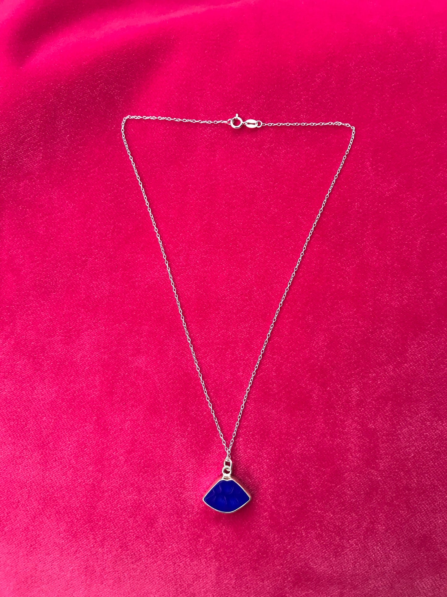 Deep Blue Lips Necklace