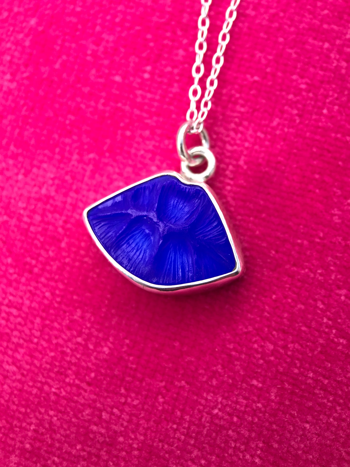 Deep Blue Lips Necklace